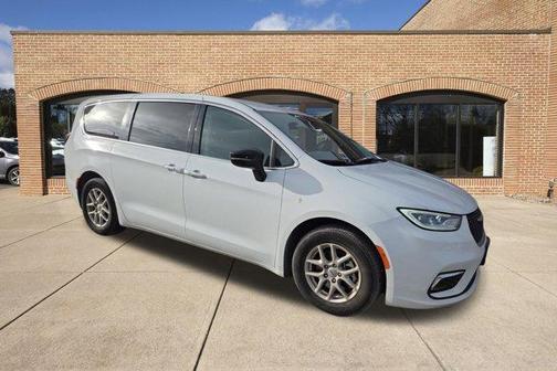 2024 Chrysler Pacifica Touring-L