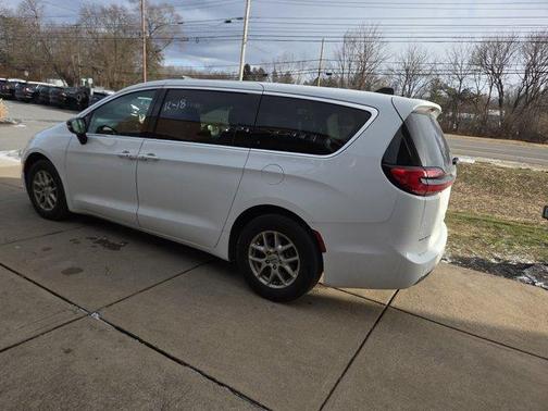 2024 Chrysler Pacifica Touring-L