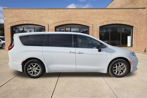 2024 Chrysler Pacifica Touring-L