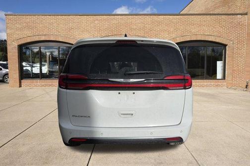 2024 Chrysler Pacifica Touring-L