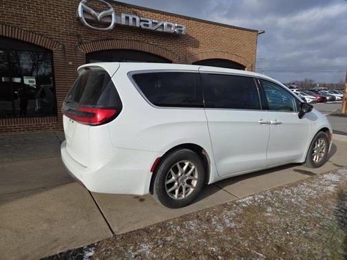 2024 Chrysler Pacifica Touring-L