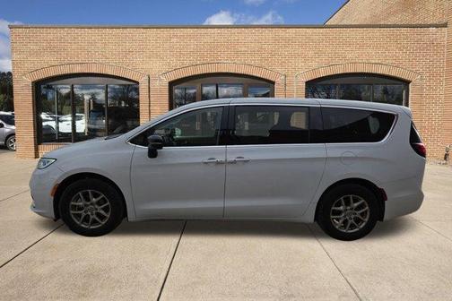 2024 Chrysler Pacifica Touring-L