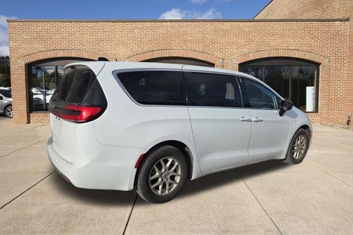 2024 Chrysler Pacifica Touring-L