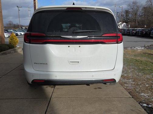 2024 Chrysler Pacifica Touring-L