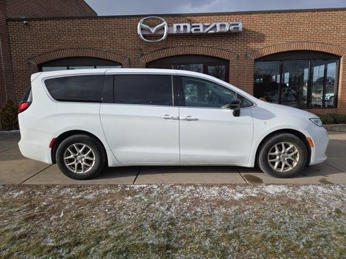 2024 Chrysler Pacifica Touring-L