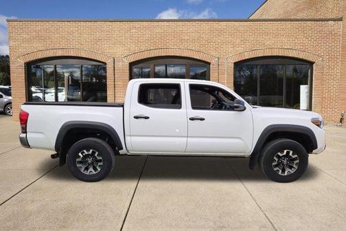 2017 Toyota Tacoma SR