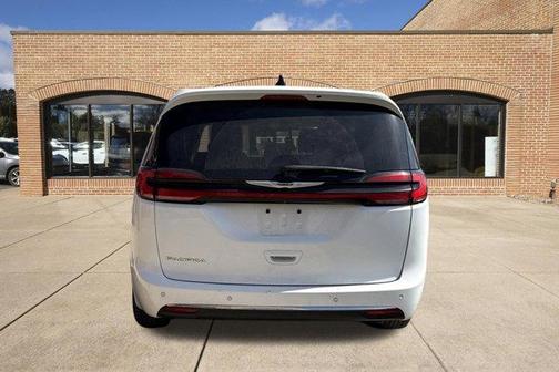 2023 Chrysler Pacifica Touring-L