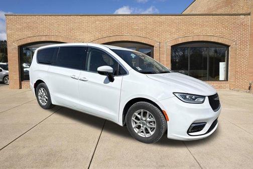 2023 Chrysler Pacifica Touring-L