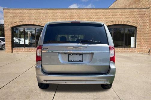 2014 Chrysler Town & Country Touring-L