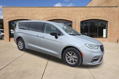 2024 Chrysler Pacifica Touring-L