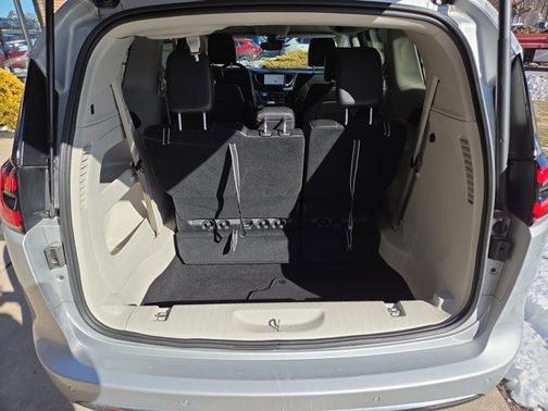 2024 Chrysler Pacifica Touring-L