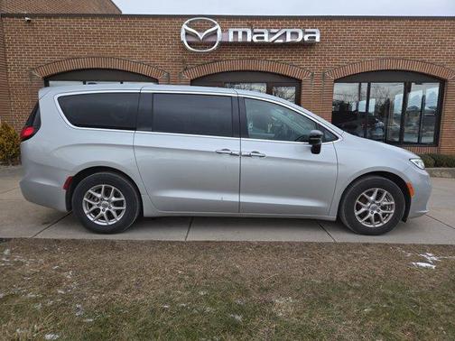 2024 Chrysler Pacifica Touring-L