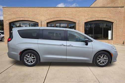 2024 Chrysler Pacifica Touring-L