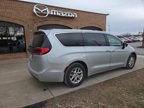 2024 Chrysler Pacifica Touring-L