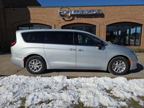 2024 Chrysler Pacifica Touring-L