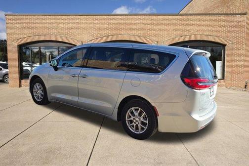 2024 Chrysler Pacifica Touring-L