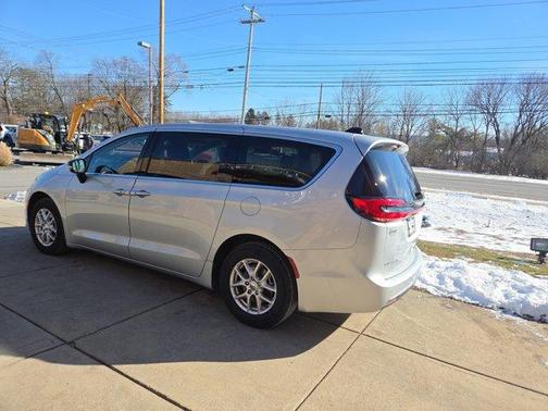 2024 Chrysler Pacifica Touring-L