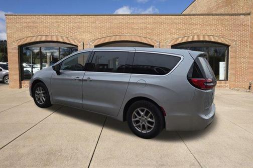 2024 Chrysler Pacifica Touring-L