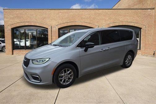 2024 Chrysler Pacifica Touring-L