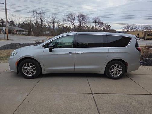 2024 Chrysler Pacifica Touring-L