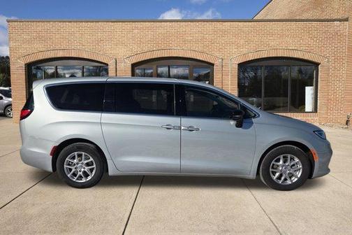 2024 Chrysler Pacifica Touring-L
