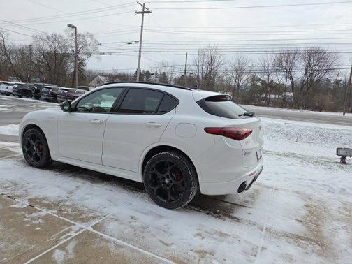 2022 Alfa Romeo Stelvio Veloce