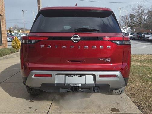 2022 Nissan Pathfinder Platinum