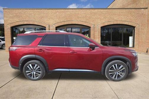 2022 Nissan Pathfinder Platinum