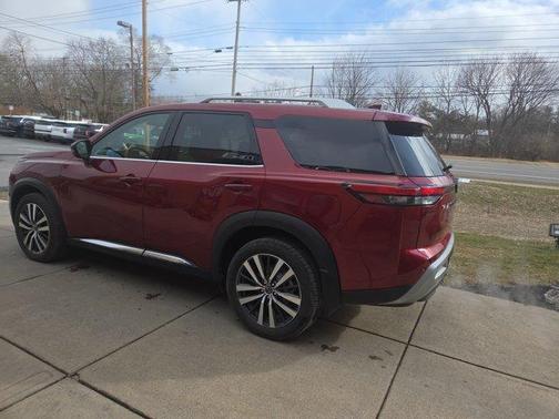 2022 Nissan Pathfinder Platinum