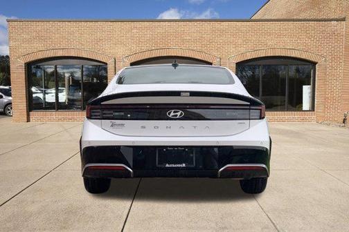 2025 Hyundai SONATA Hybrid Limited