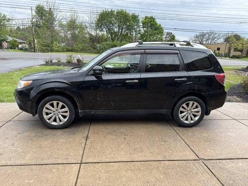 Obsidian Black Pearl 2011 Subaru Forester 2.5X Touring