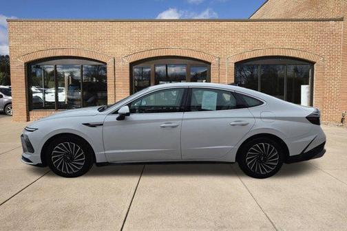 2025 Hyundai SONATA Hybrid SEL