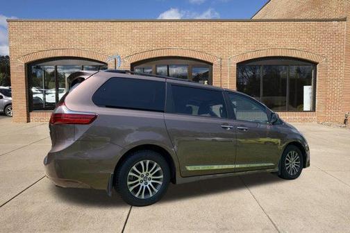 2020 Toyota Sienna XLE