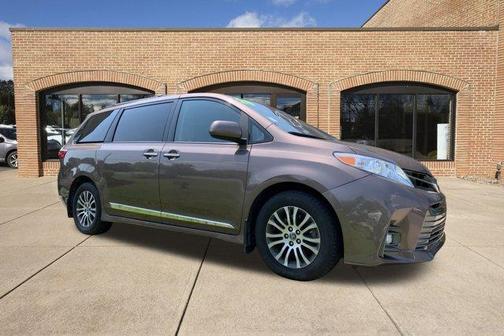 2020 Toyota Sienna XLE