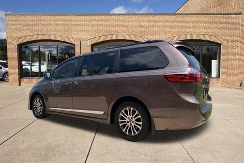 2020 Toyota Sienna XLE