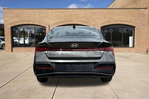 Amazon Gray 2024 Hyundai ELANTRA Limited
