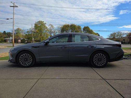 2024 Hyundai SONATA Hybrid Limited