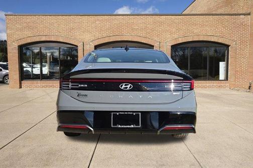 2024 Hyundai SONATA Hybrid Limited