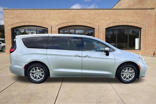 Silver Mist Clearcoat 2023 Chrysler Pacifica Touring-L