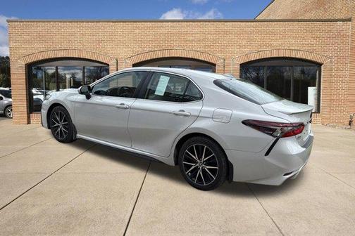 Ice Edge 2023 Toyota Camry SE
