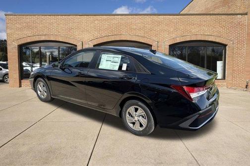 Black 2026 Hyundai ELANTRA SE