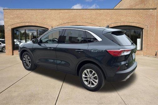 Blue Metallic 2022 Ford Escape SE