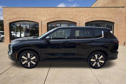 Gray 2025 Mitsubishi Outlander SE