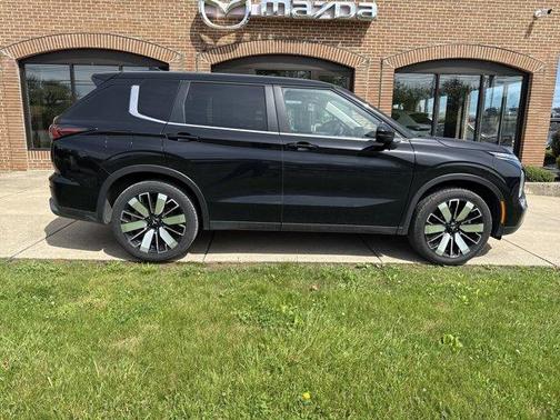 Gray 2025 Mitsubishi Outlander SE