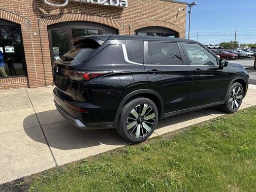 Gray 2025 Mitsubishi Outlander SE