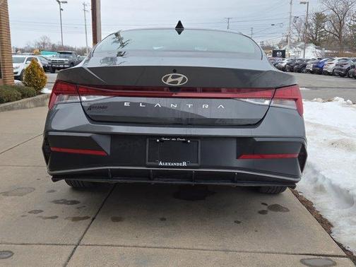 2025 Hyundai ELANTRA SEL Convenience