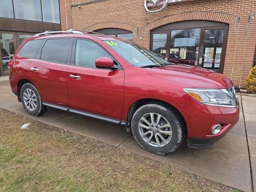 2016 Nissan Pathfinder SV