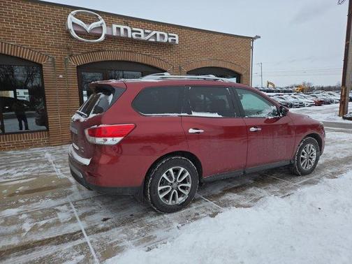 2016 Nissan Pathfinder SV