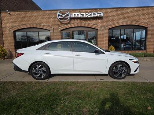 2025 Hyundai ELANTRA HEV SEL