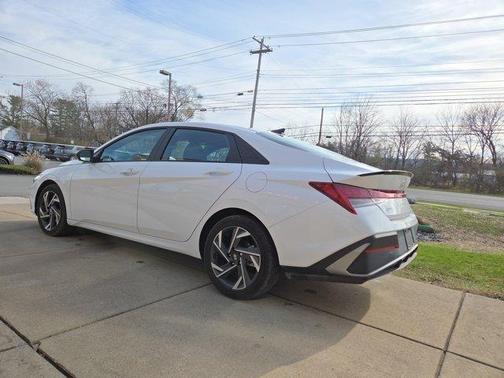 2025 Hyundai ELANTRA HEV SEL